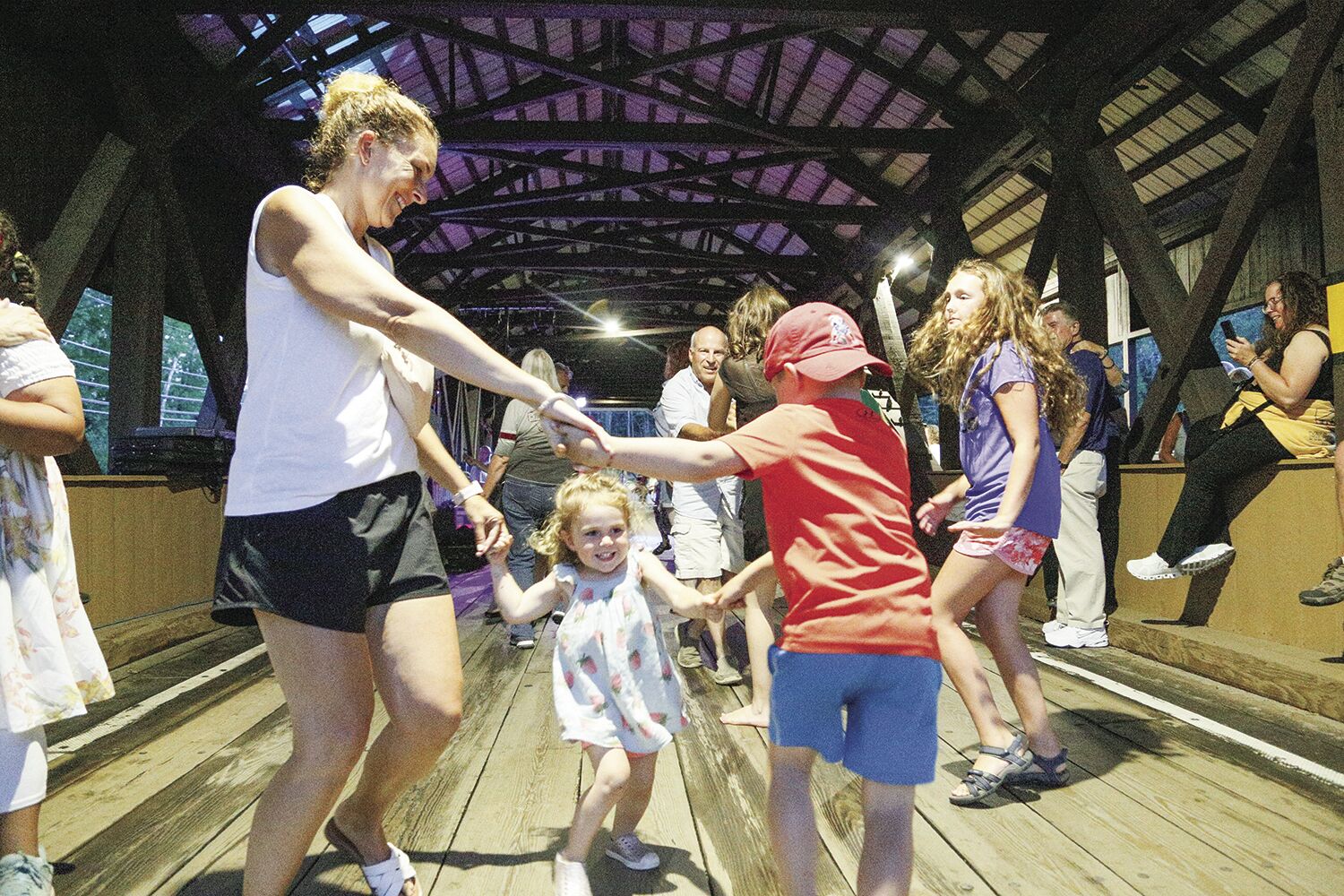 08-06-22 Bridge Dance medium family circle